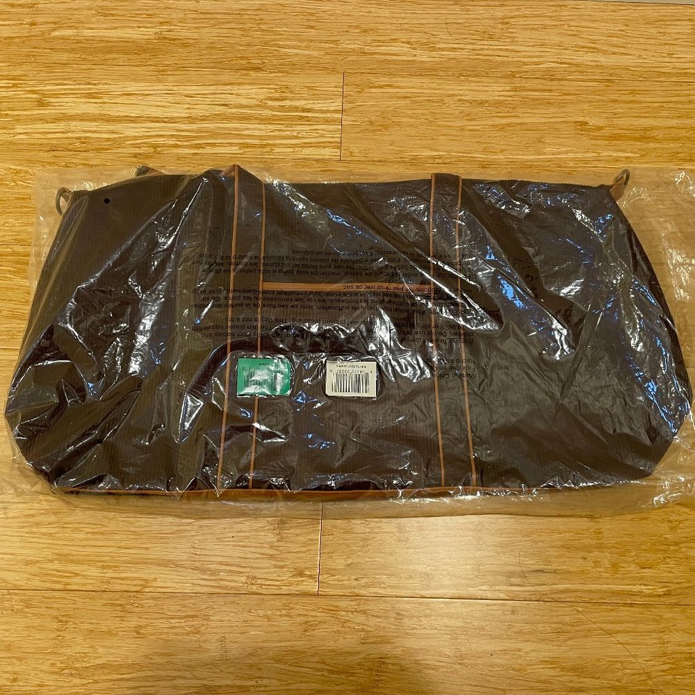 DSW Duffle Bag with Removable Strap (NEW)